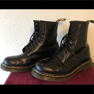 Airwaires original signature leather boots.